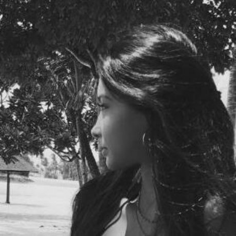 小さなおっぱいオンリーファンズ セクシーヌード 写真