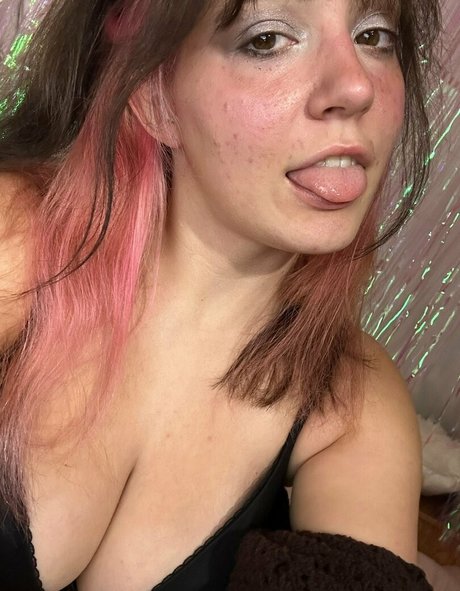 尖ったおっぱいオンリーファンズ HD 画像