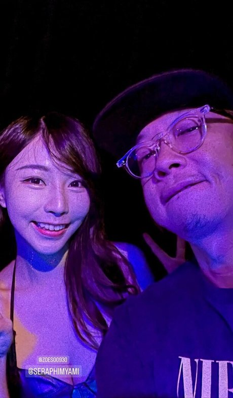 老母オンリーファン ホット裸 写真