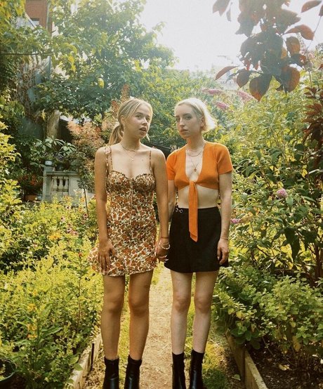 Zoe Lister Jones アダルトスター 写真