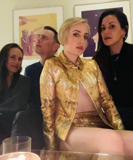 Zoe Lister Jones 美しい女優 ギャラリー