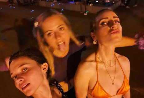 Zoe Lister Jones 独占ポルノスター 画像