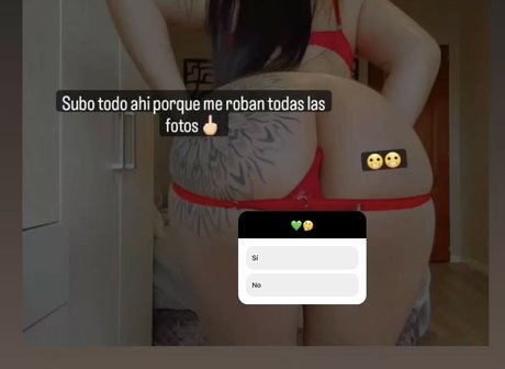 Zoe Nahir ポルノモデル 写真