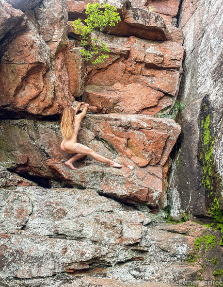 zoebytheriverfree 写真集