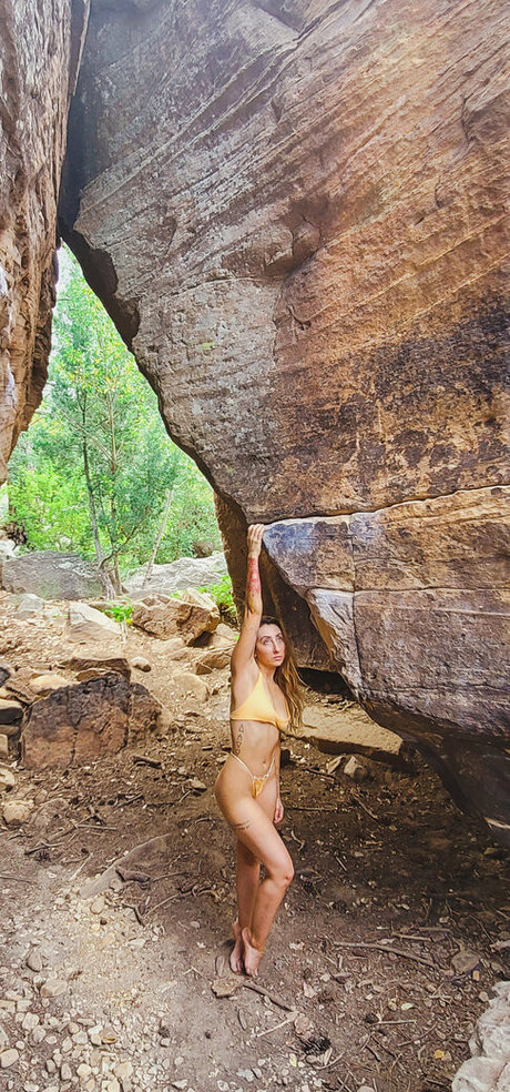 zoebytheriverfree セクシー女優 画像