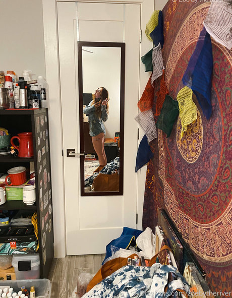 zoebytheriverfree セクシーモデル ギャラリー