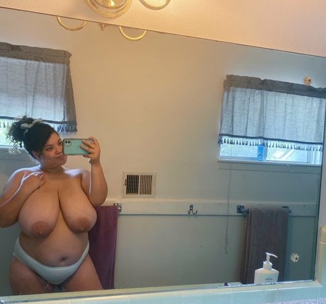 アウトドア 熟女 オンリーファンズ ヌード 写真