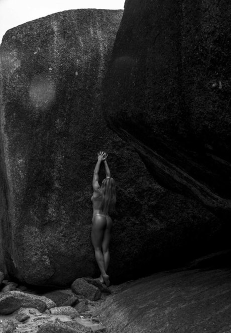 Aline Hirth アダルトモデル 写真