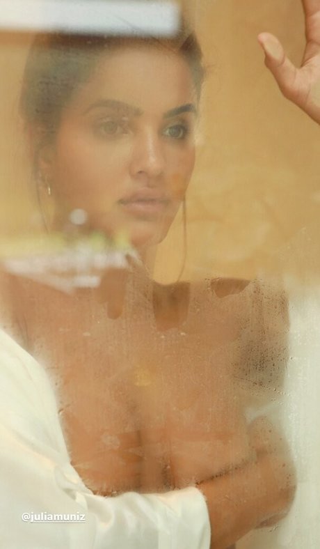 Julia Muniz Robinson セクシーなスター 写真