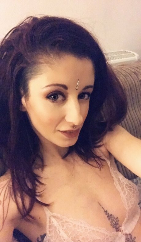 巨乳で痩せているオンリーファンズ ホットセクシー 写真