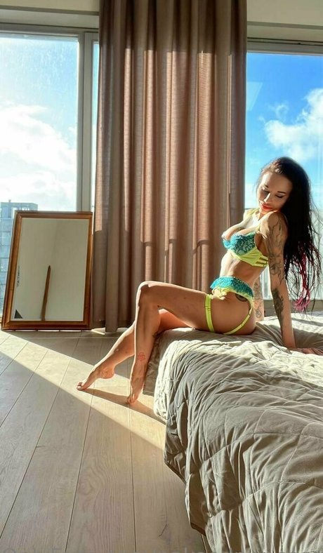 nakeedprincesss エロティックモデル 写真