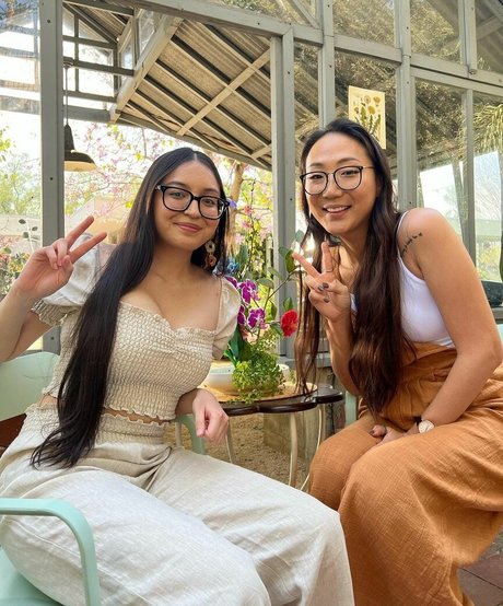 小さなおっぱいオンリーファンズ 美しいポルノ 写真