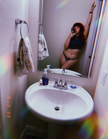 ランジェリーヌードオンリーファンズ ポルノ 写真