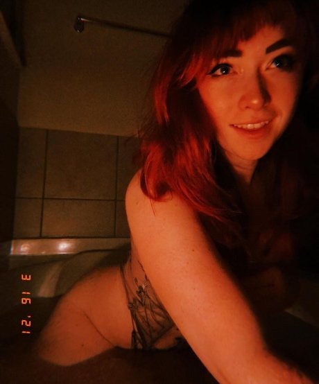 金髪の筋肉オンリーファンズ ヌード 画像