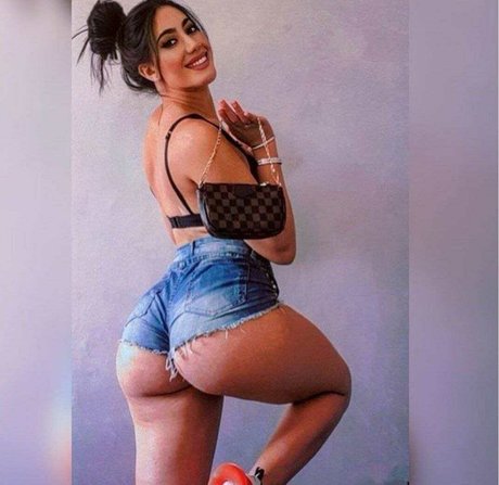 大きなお尻の黒人オンリーファンズ セクシー 画像