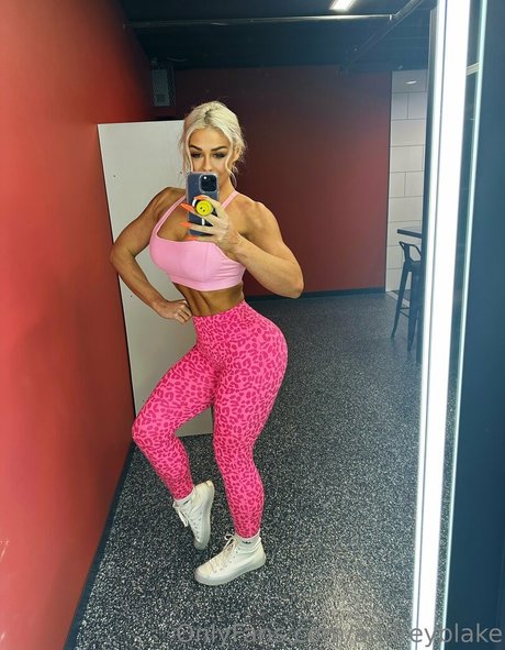 エモオンリーファン ホット 写真