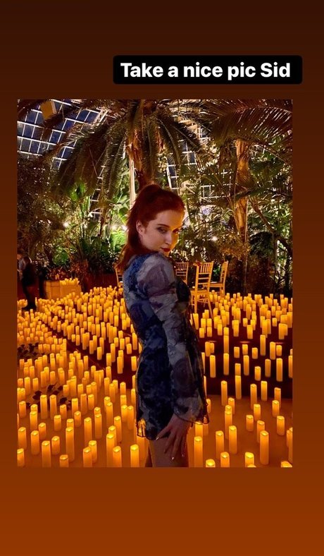 ティーンフィンガリングオンリーファンズ ポルノ 画像