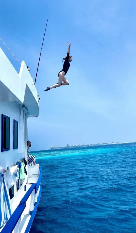 曲線美の女の子オンリーファンズ トップ 画像