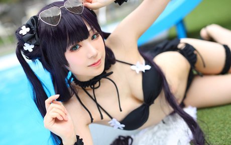 曲線美のブロンドオンリーファンズ ヌード 写真