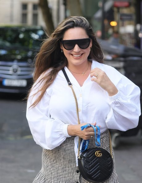 乳首オーガズム オンリーファンズ 美しいヌード 画像