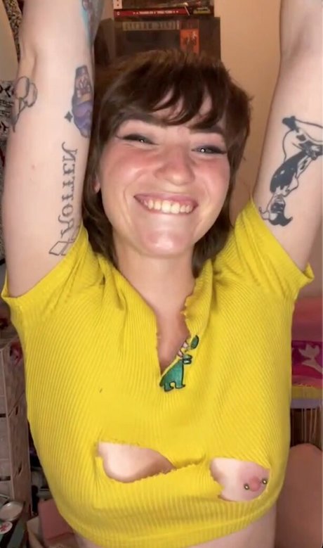 トランス熟女オンリーファンズ アート裸 写真