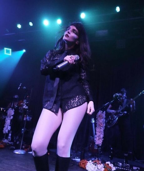 スキニーモデルオンリーファンズ ポルノ 写真