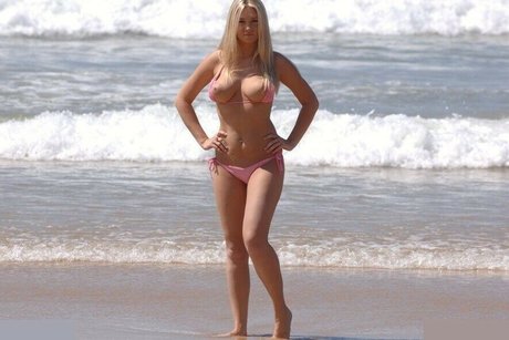 ランジェリーヌードオンリーファンズ ポルノ 写真