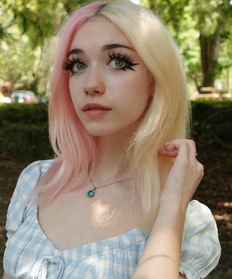 教室オンリーファン えろた 写真