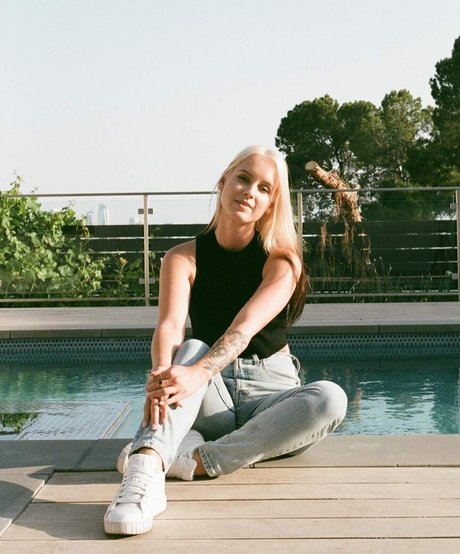 足 熟女 オンリーファンズ 無料アダルト 画像