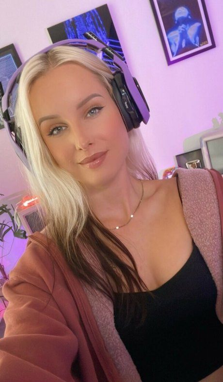 パイズリ オンリーファンズ 無料裸 画像