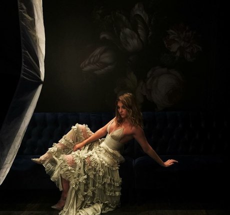 小さなおっぱいオンリーファンズ セクシー 写真