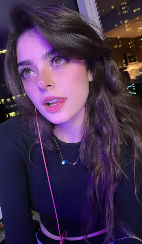 フェイシャルオンリーファンズ 裸 写真