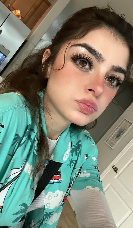 赤毛の痩せたオンリーファンズ アートヌード 画像