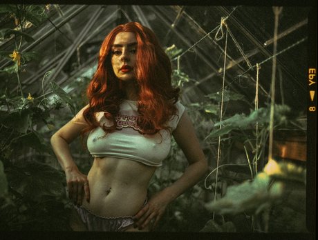 黒髪の熟女オンリーファンズ パーフェクト 写真