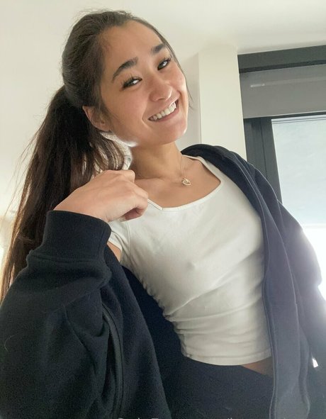 黒髪の熟女オンリーファンズ 無料ヌード ギャラリー