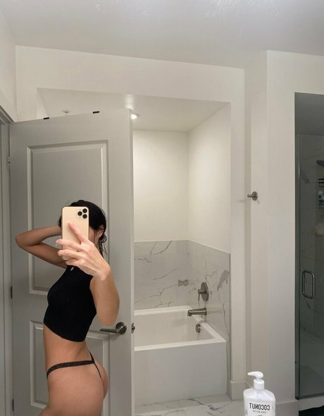 フラットオンリーファン ヌード 画像