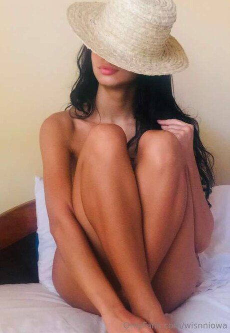 Wisnniowa エロティックなモデル 画像