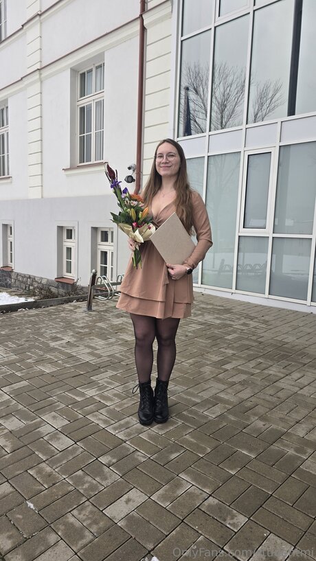 Studentmi アダルト女優 写真