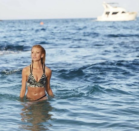 Katherine McNamara エロティックなモデル 写真