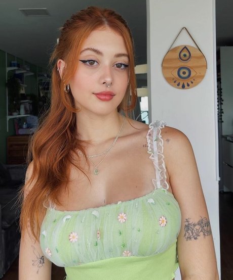 ストリップショー オンリーファンズ 美しいポルノ 画像