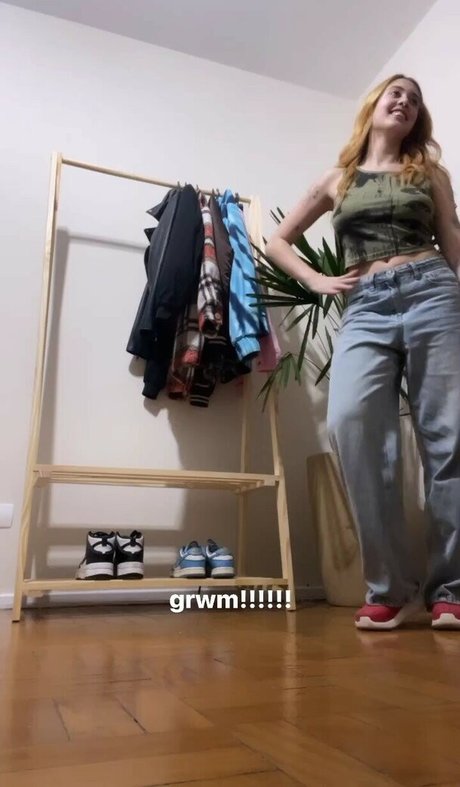 ティーンフィンガリングオンリーファンズ えろ 画像