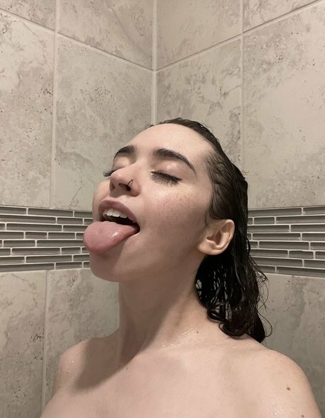 指マン 潮吹き オンリーファンズ アート裸 画像