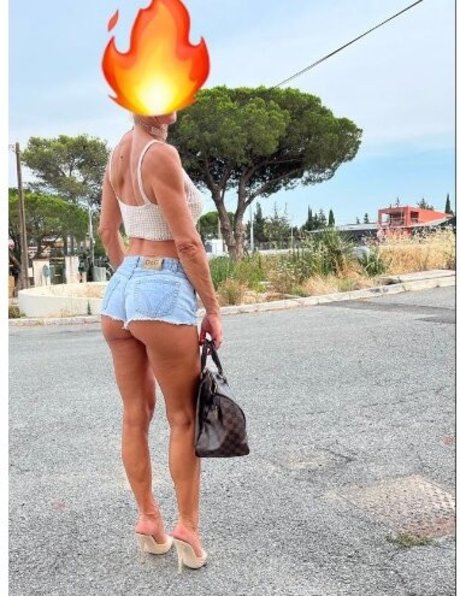 ベビーシッターオンリーファンズ ホットセクシー 写真