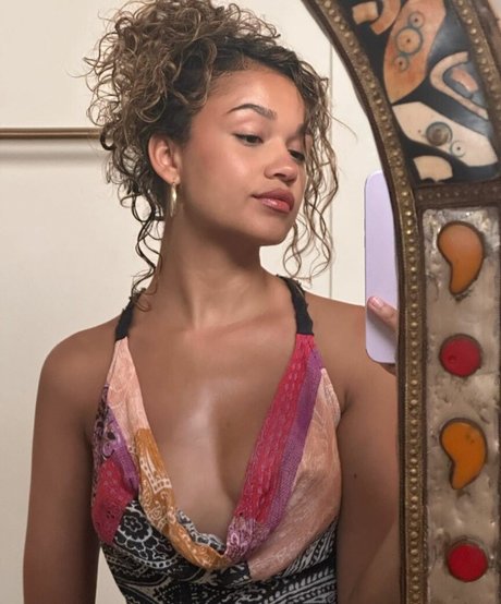 Madison Bailey ポルノモデル 写真