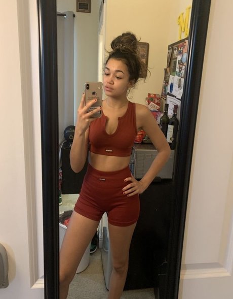 Madison Bailey ポルノスター 写真