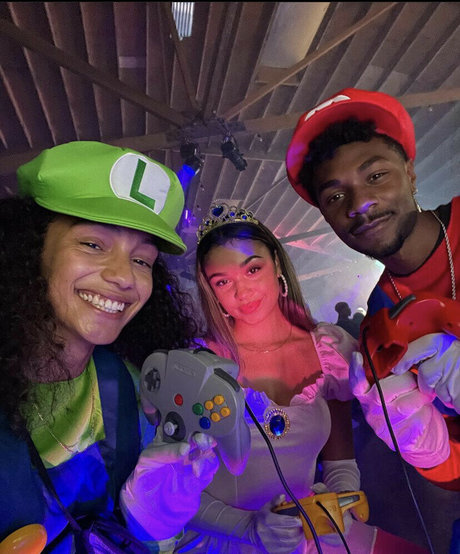 Madison Bailey ホット女優 アーカイブ