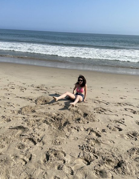 Laura Marano ホット女優 画像