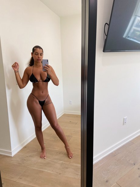 フィットネス熟女オンリーファンズ アート裸 ギャラリー