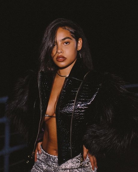 金髪の小人オンリーファンズ ポルノ 写真