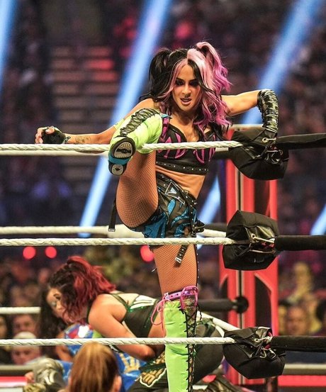 裸の足のオンリーファンズ セクシーヌード 画像